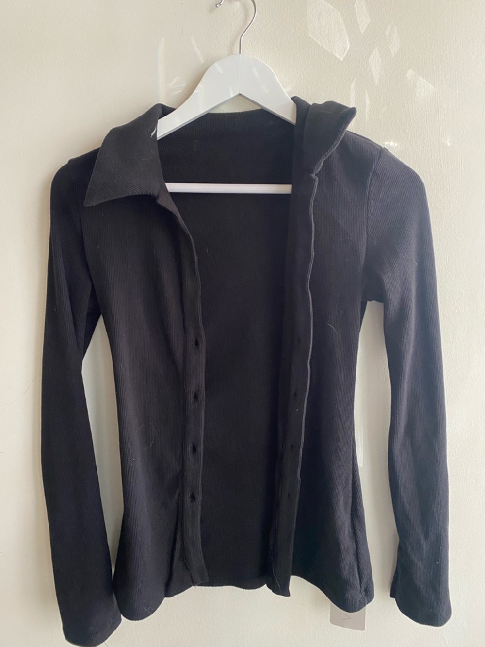 Black Long-Sleeve Ribbed Button-Front Top with Collar